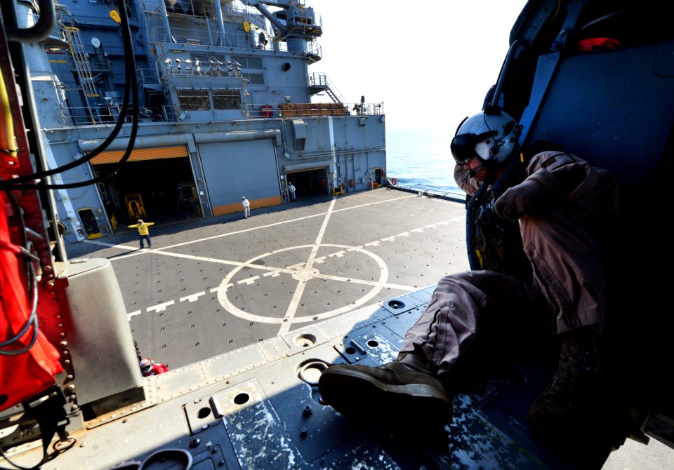 USS HOPPER (DDG 70) 131116-N-FC670-381 (11064984243)