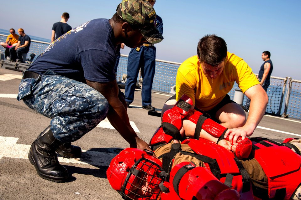 USS HOPPER (DDG 70) 140215-N-QP268-005 (12764396994)