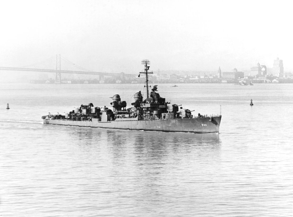 USS Hoel (DD-533) underway in San Francisco Bay, California (USA), on 7 August 1943 (80-G-65438)