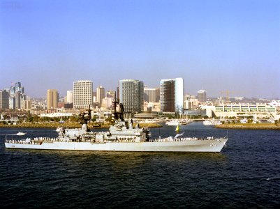 USS Horne (CG-30) at San Diego on 5 October 1990 (6640027) photo