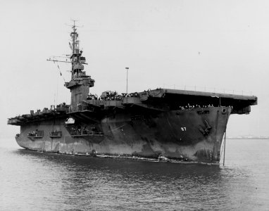 USS Hollandia (CVE-97) arrives at Naval Air Station Alameda on 29 November 1945 (NH 106721)