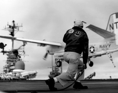 USS Hornet CVS-12 LSO 1970