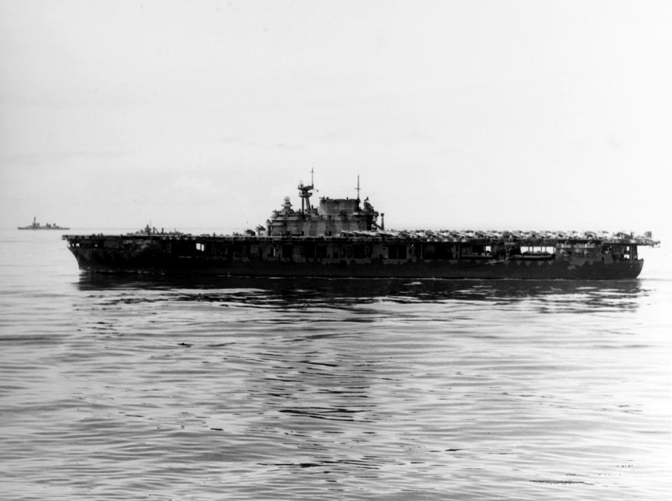 USS Hornet (CV-8) underway in the Southern Pacific on 15 May 1942 (80-G-14866)