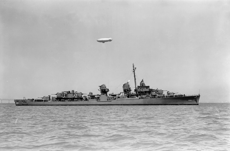USS Hoel (DD-533) off San Francisco, 3 August 1943