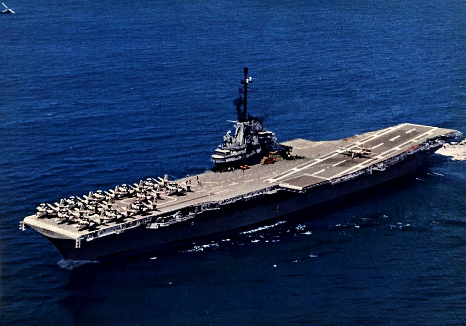 USS Hornet (CVS-12) underway at sea in 1960