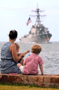 USS Hopper returns to its homeport 140506-N-GI544-053