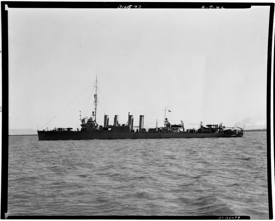 USS Hovey (DMS-11) - 19-N-30499
