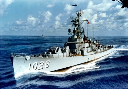 USS Hooper (DE-1026) underway at sea, circa in 1960 (KN-1961)