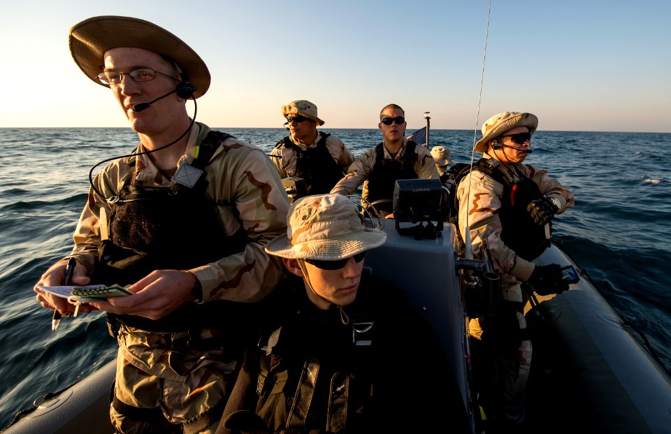 USS HOPPER (DDG 70) 140214-N-QP268-025 (12764218813)