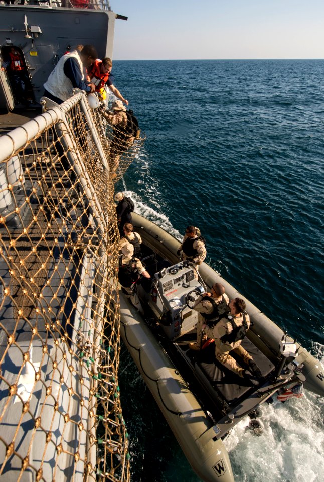 USS HOPPER (DDG 70) 140214-N-QP268-155 (12764503204)