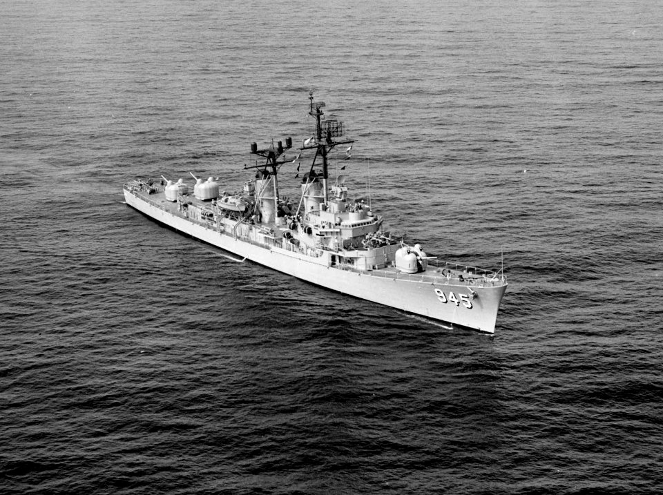 USS Hull (DD-945) underway at sea on 8 March 1960
