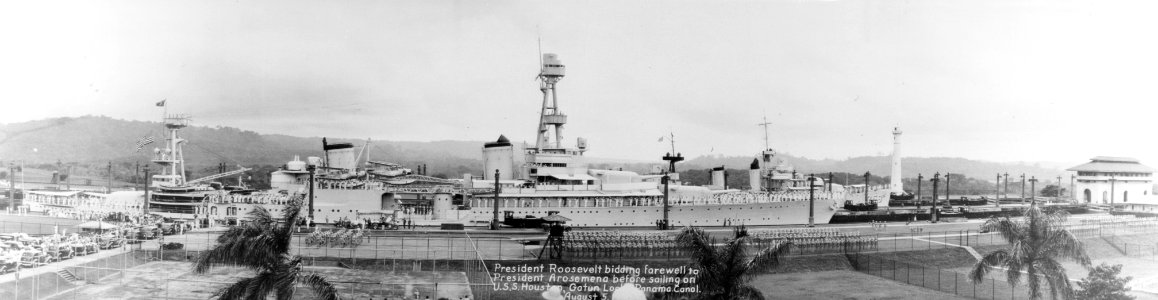 USS Houston (CA-30) in the Gatun Locks, Panama Canal, on 5 August 1938 (NH 95257)