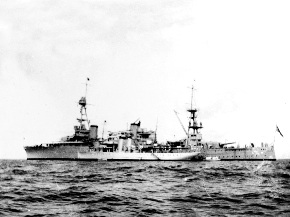 USS Houston (CA-30) and USS Isabel (PY-10) at Tsingtao, China, 1932 (NH 80114)