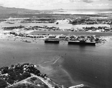 USS Hornet (CV-8) and USS Long Island (AVG-1) at Pearl Harbor, 1 August 1942 (NH 83996)