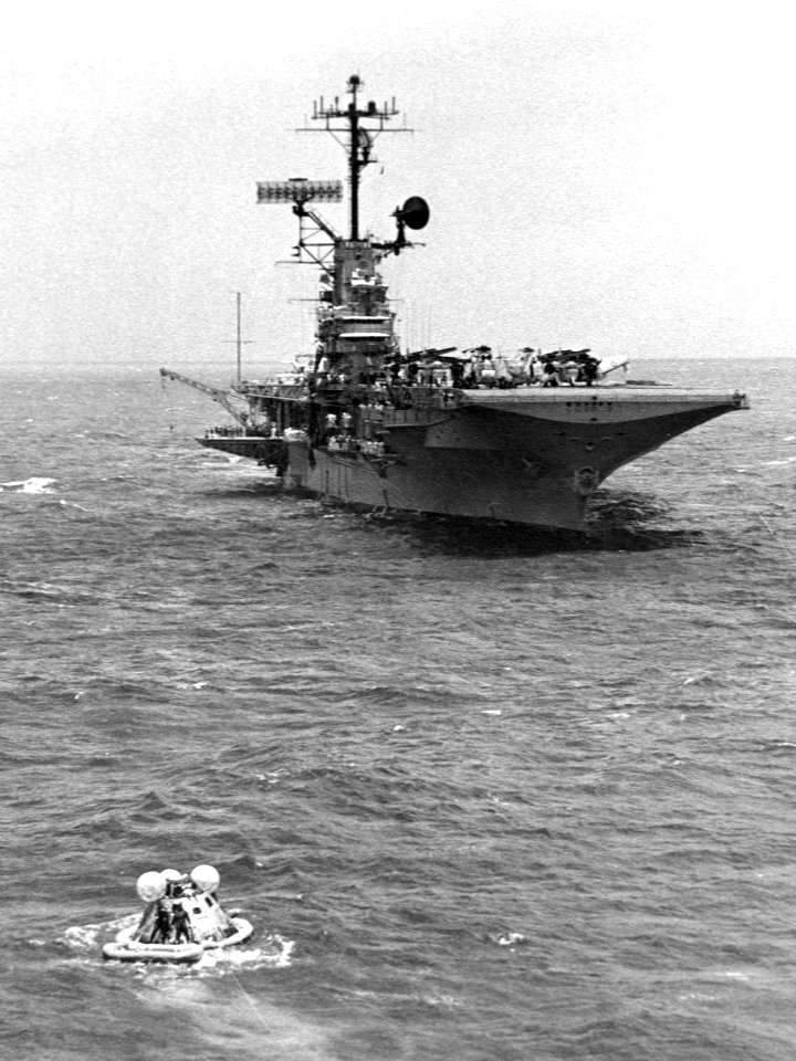 USS Hornet (CVS-12) approaches Apollo 11 space capsule 1969