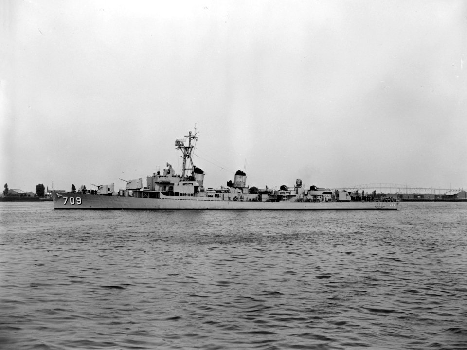 USS Hugh Purvis (DD-709) off the Philadelphia Naval Shipyard in the early 1950s