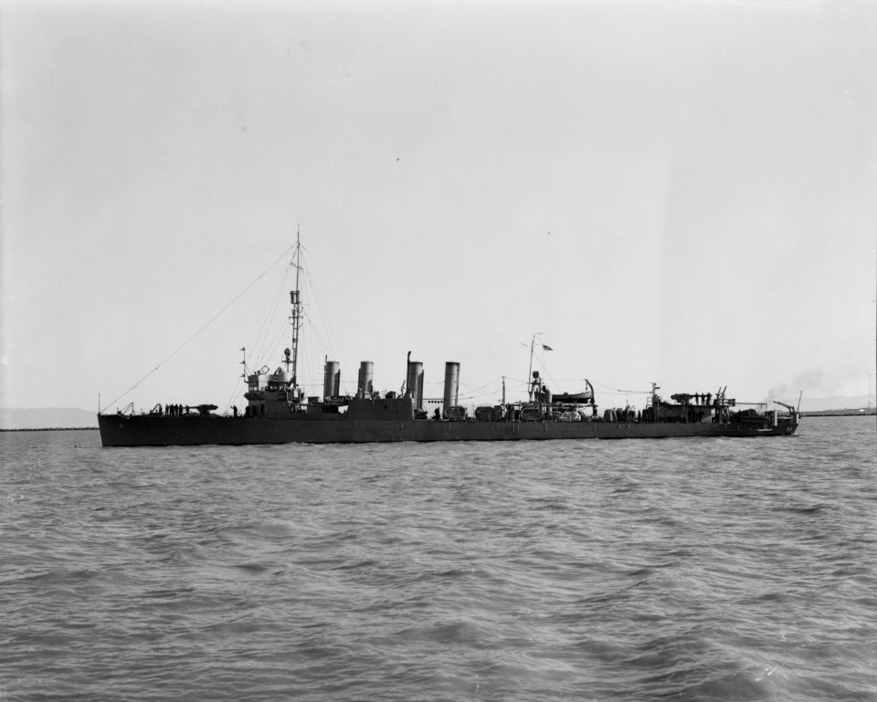 USS Hovey (DMS-11) off the Mare Island Naval Shipyard on 7 June 1942 (19-N-30499)