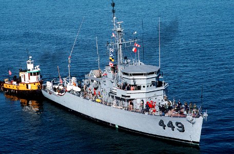 USS Impervious (MSO-449) Naval Station Norfolk, Virginia (USA), on 14 November 1991 (6479394)