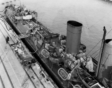 USS Hull (DD-350) - 19-N-30484