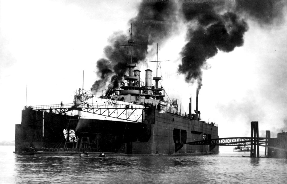 USS Illinois - NH 68863