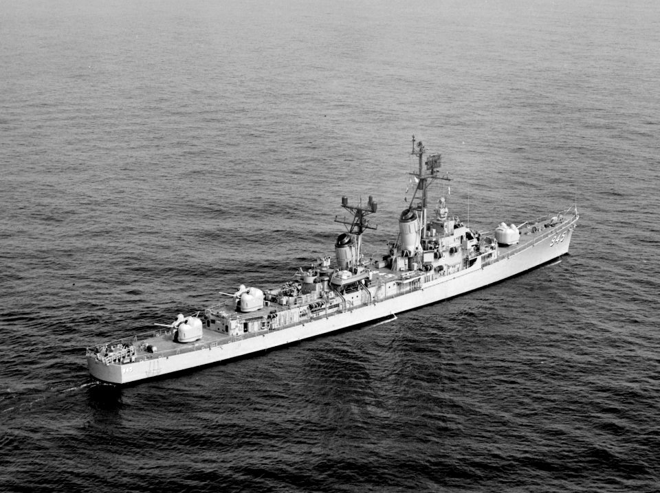 USS Hull (DD-945) at sea on 8 March 1960