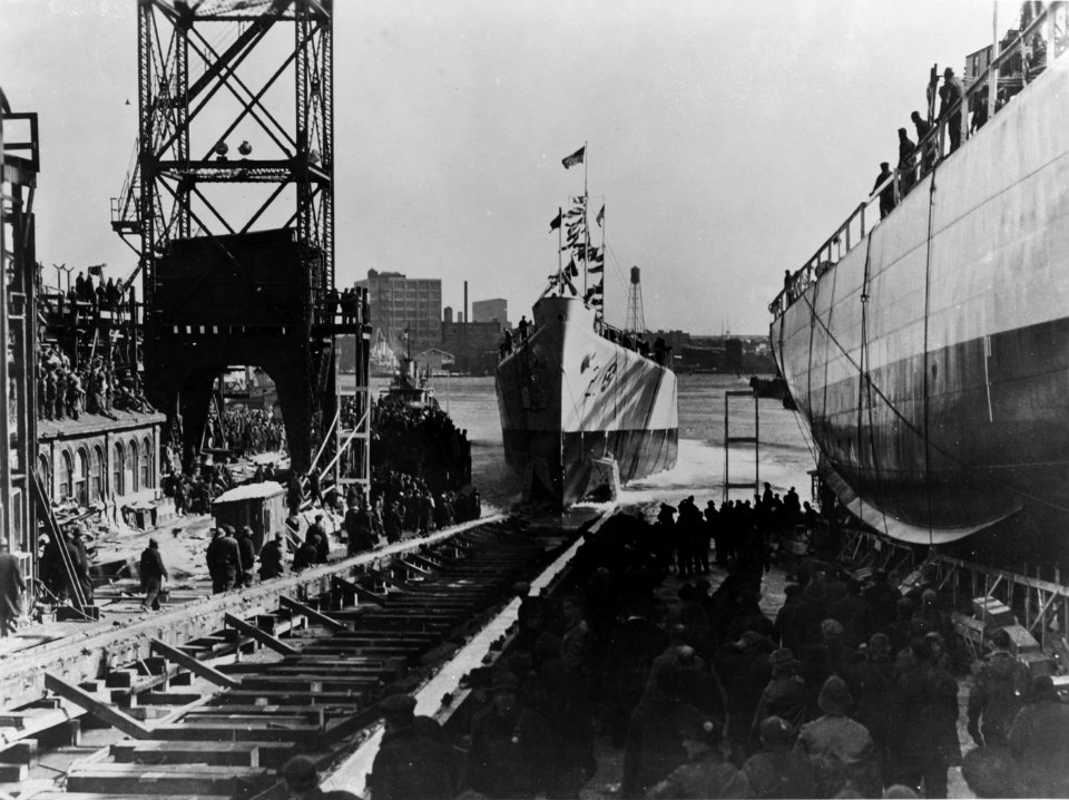 USS Humboldt (AVP-21) - 19-N-30389