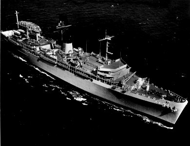 USS Hunley (AS-31) underway at sea on 14 December 1962 (NH 96829)