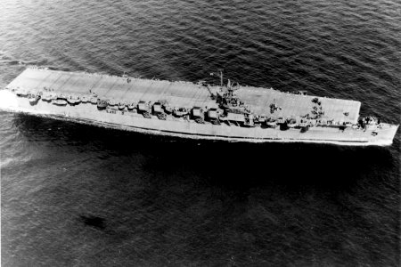 USS Independence (CV-22) underway in early 1943