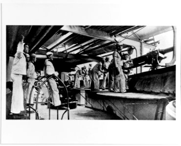USS Illinois - NH 79492
