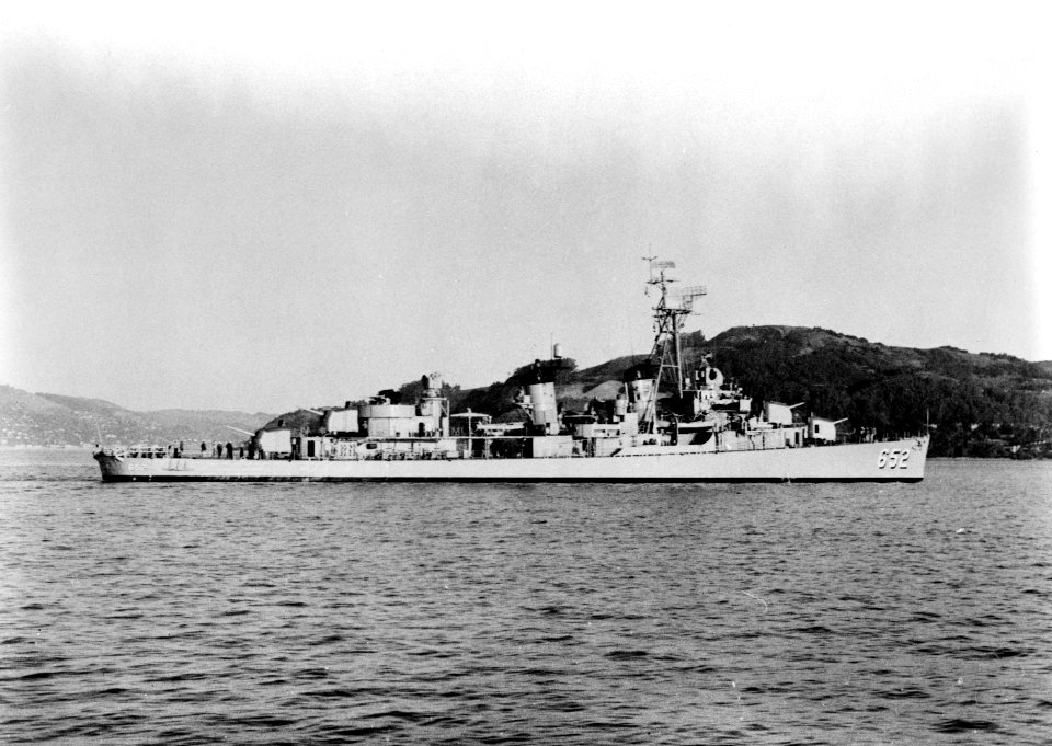 USS Ingersoll (DD-652) underway on 28 May 1959