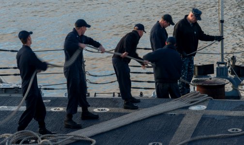 USS Ingraham 141110-N-MM360-069