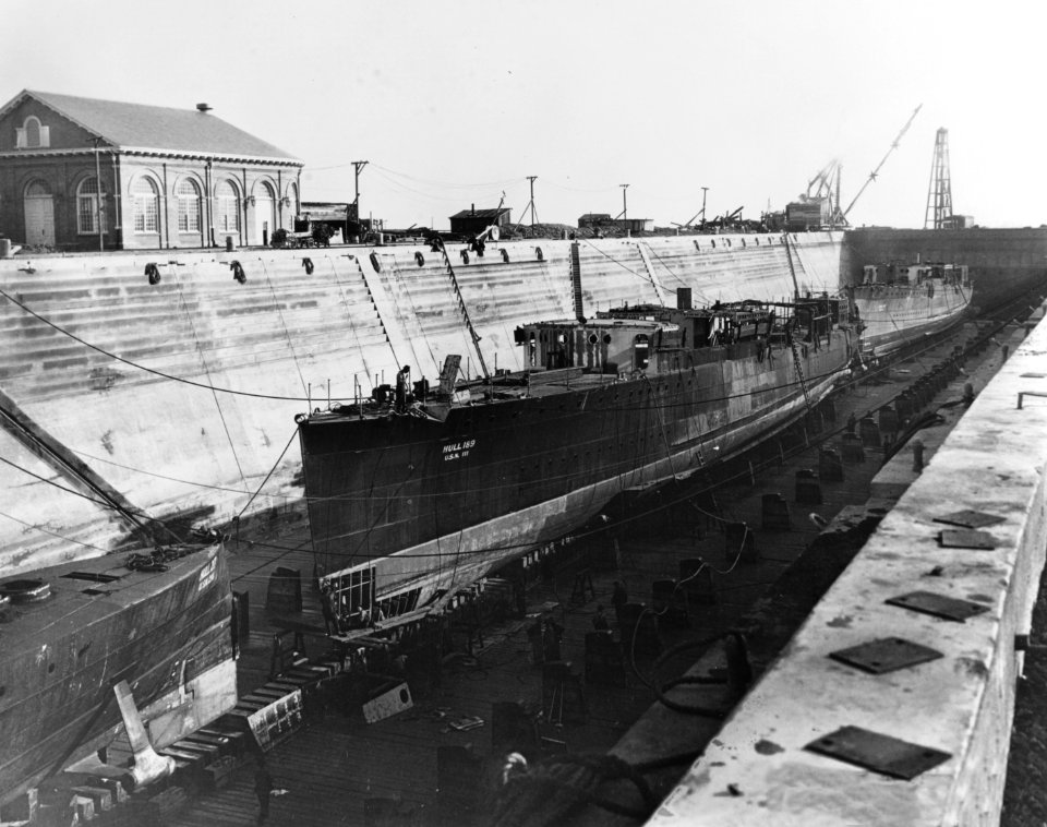 USS Ingraham (DD-111) under construction at Union Iron Works, San Francisco, California (USA), about 14 October 1918 (NH 69802)