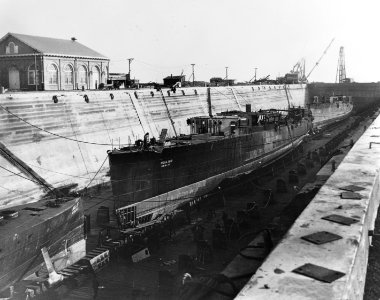 USS Ingraham (DD-111) under construction at Union Iron Works, San Francisco, California (USA), about 14 October 1918 (NH 69802)