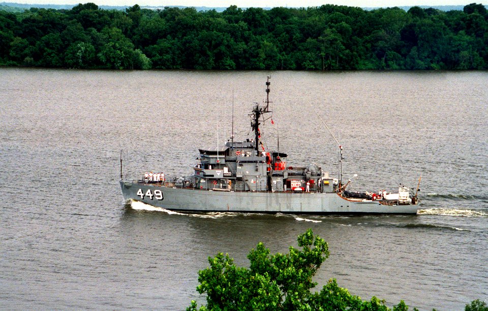 USS Impervious (MSO-449) on the Potomac River in 1990