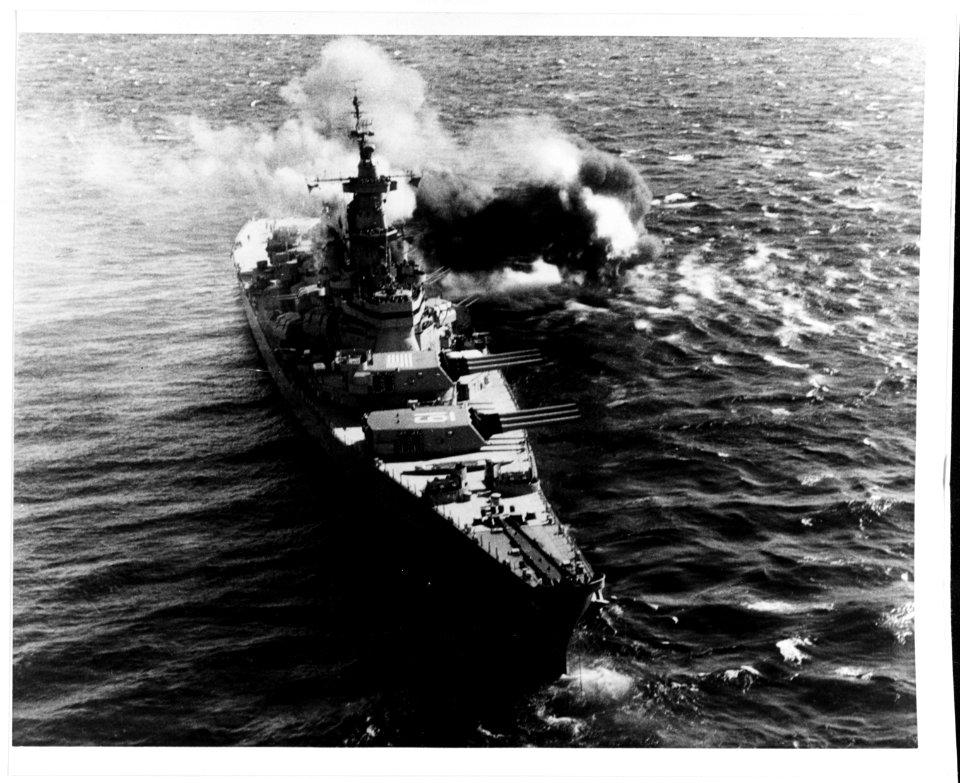 USS Iowa (BB-61) - NH 92213