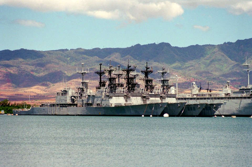 USS Ingersoll (DD-990), USS Harry W. Hill (DD-986), USS Leftwich (DD-984) and USS Merrill (DD-976) laid up at Pearl Harbor in June 2000