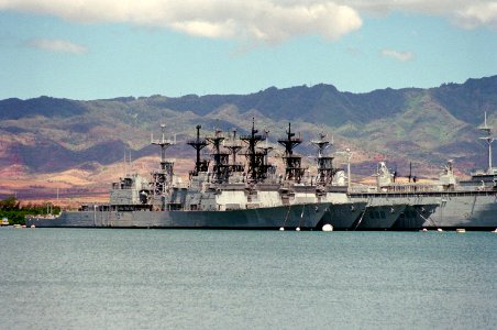USS Ingersoll (DD-990), USS Harry W. Hill (DD-986), USS Leftwich (DD-984) and USS Merrill (DD-976) laid up at Pearl Harbor in June 2000