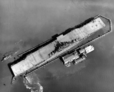 USS Intrepid (CV-11) at Hampton Roads 1943