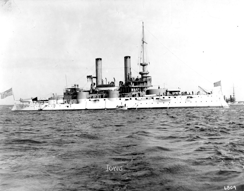 USS Iowa - NH 60249