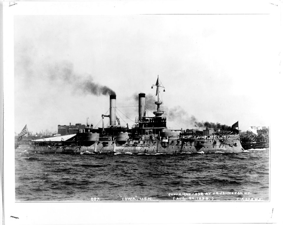 USS Iowa - NH 63500