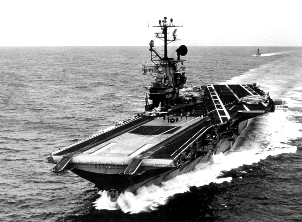 USS Intrepid (CVS-11) underway in the South China Sea on 17 October 1968 (NNMA.1996.488.244.058)