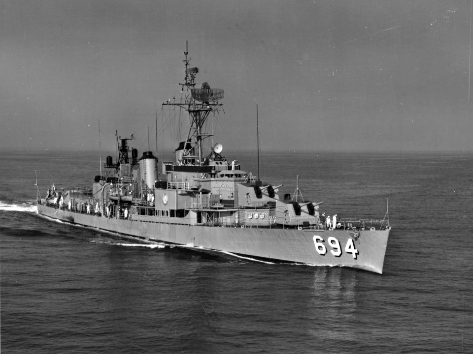 USS Ingraham (DD-694) underway in June 1962