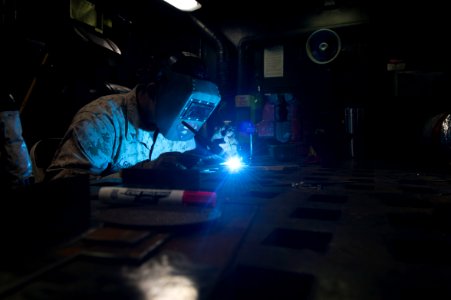 USS Iwo Jima (LHD 7) 150221-N-KD168-009 (16620062991)