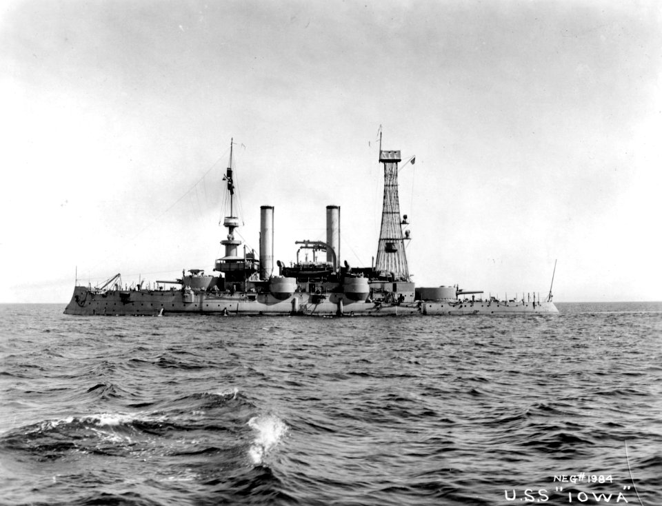 USS Iowa - NH 53260