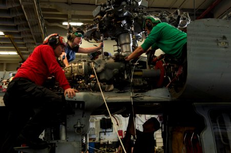 USS Iwo Jima (LHD 7) 150212-N-KD168-064 (16371762609)