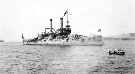 USS Iowa - NH 61212