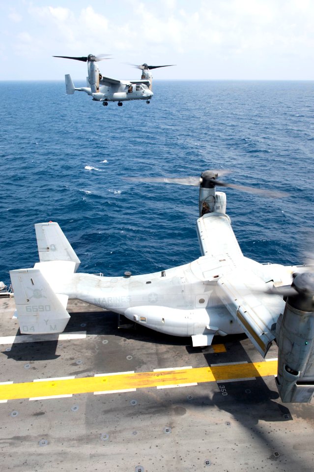 USS Iwo Jima (LHD 7) 150311-N-QM905-057 (16792867696)