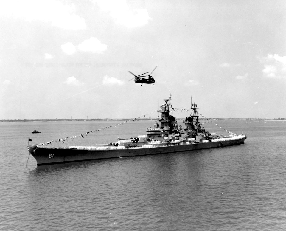 USS Iowa (BB-61) - NH 97201