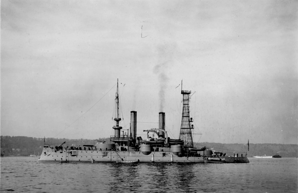 USS Iowa - NH 63501