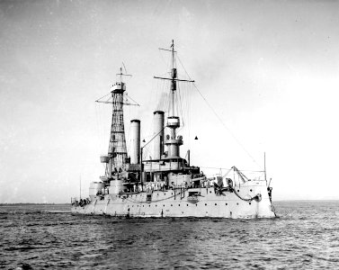 USS Iowa - 19-N-1985